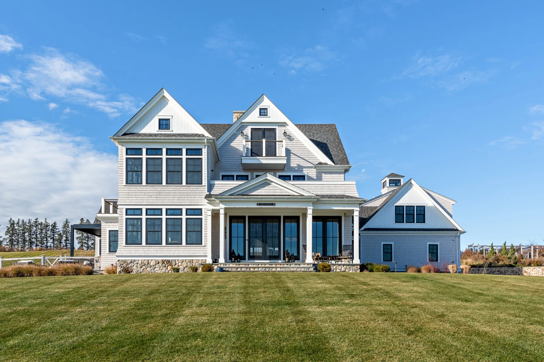 ef5627e9bdb94b993a3ab98331ee779fl-b1857632123rd-w2048_h1536